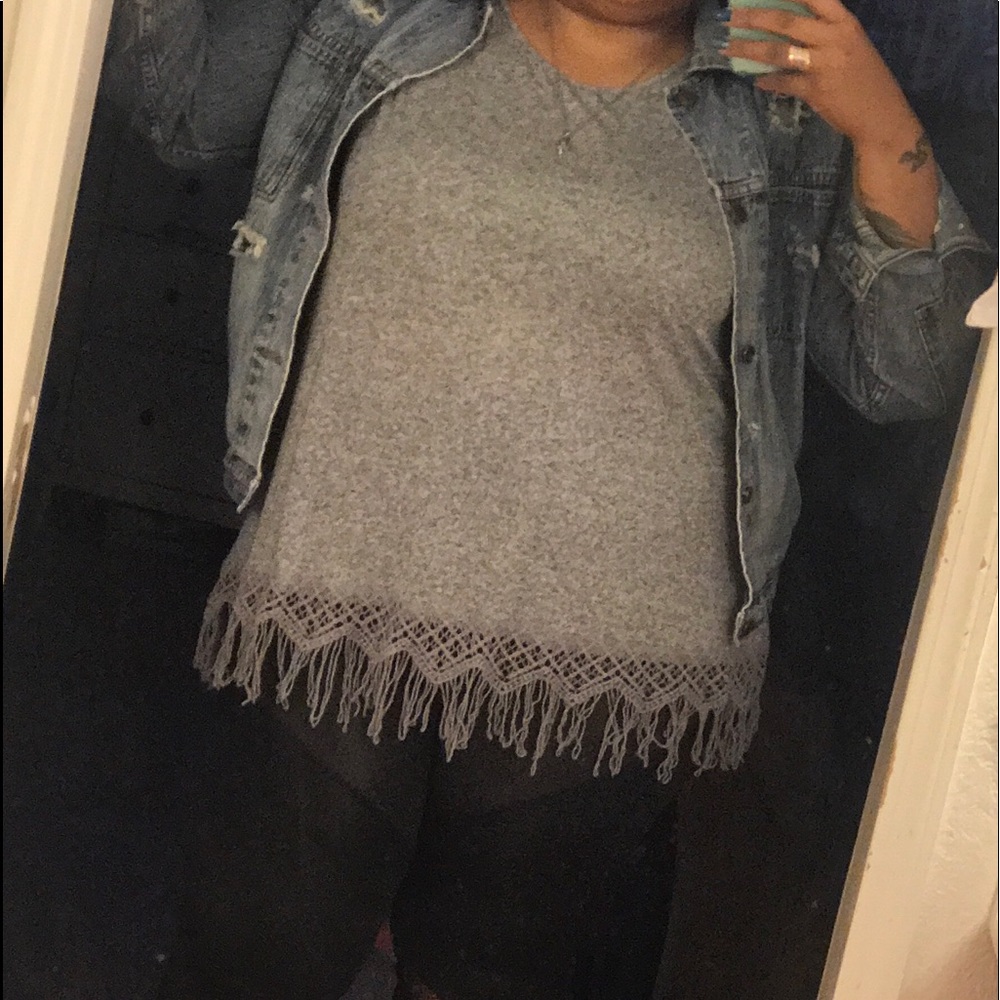 Soft tunic light gray with crochet trim w/fringe